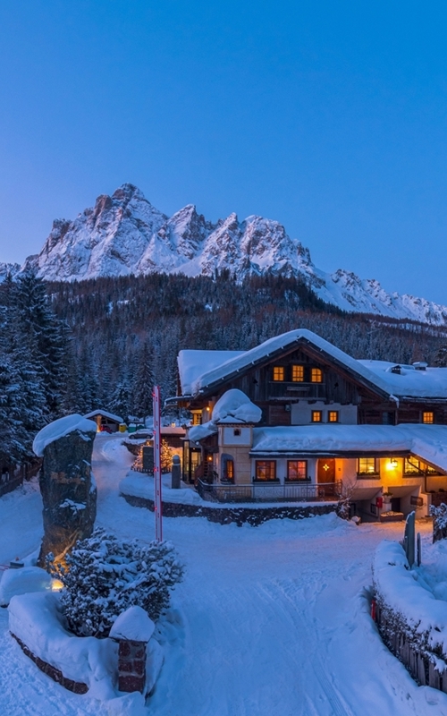 Caravan Park Sexten Snow-covered house at sunset in the mountains